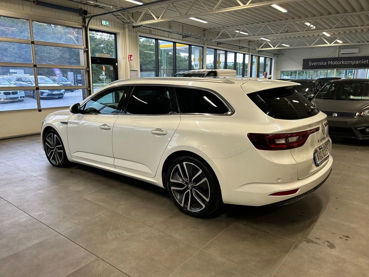 Vehicle image 4