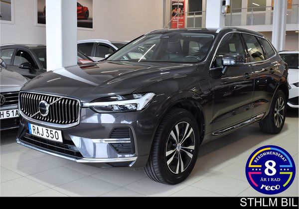 Volvo XC60 Recharge T6 AWD Core Ed Läder Pano Drag Värm Moms - 2023