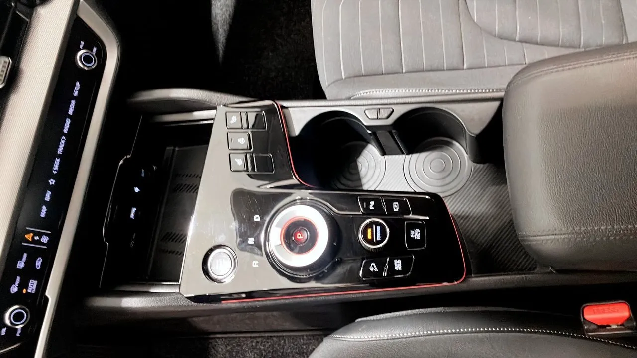 Vehicle image 15