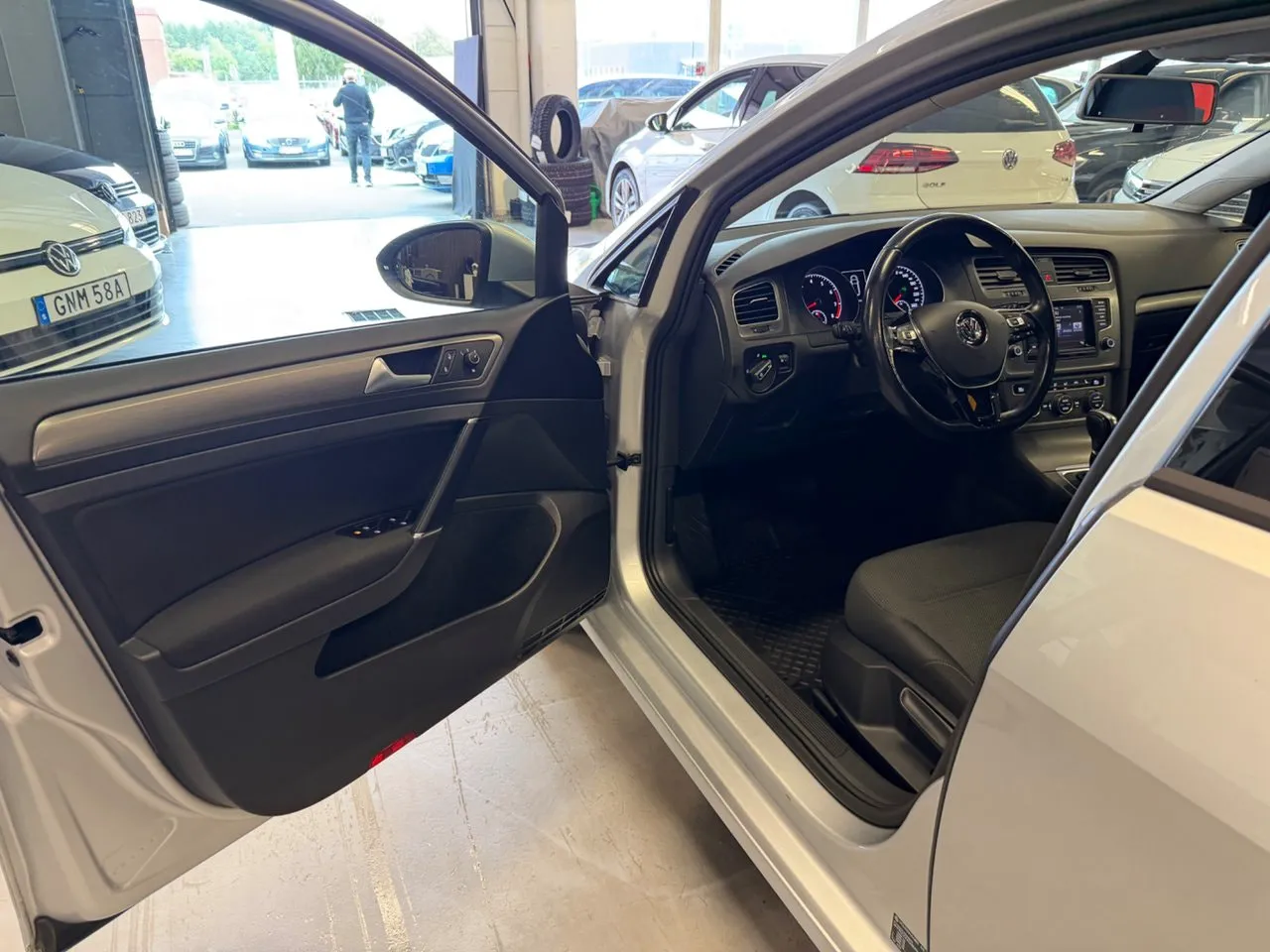 Vehicle image 7