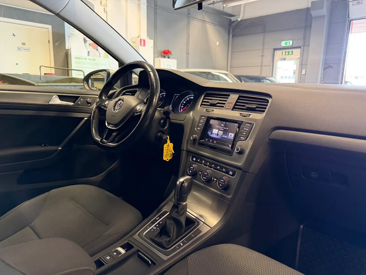 Vehicle image 19