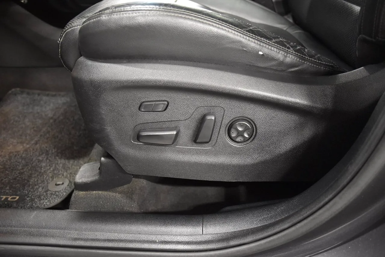 Vehicle image 16