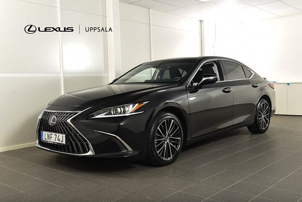 Lexus ES 300h Limited Edition Vhjul "MOMS KVAR" Taklucka Navi - 2025