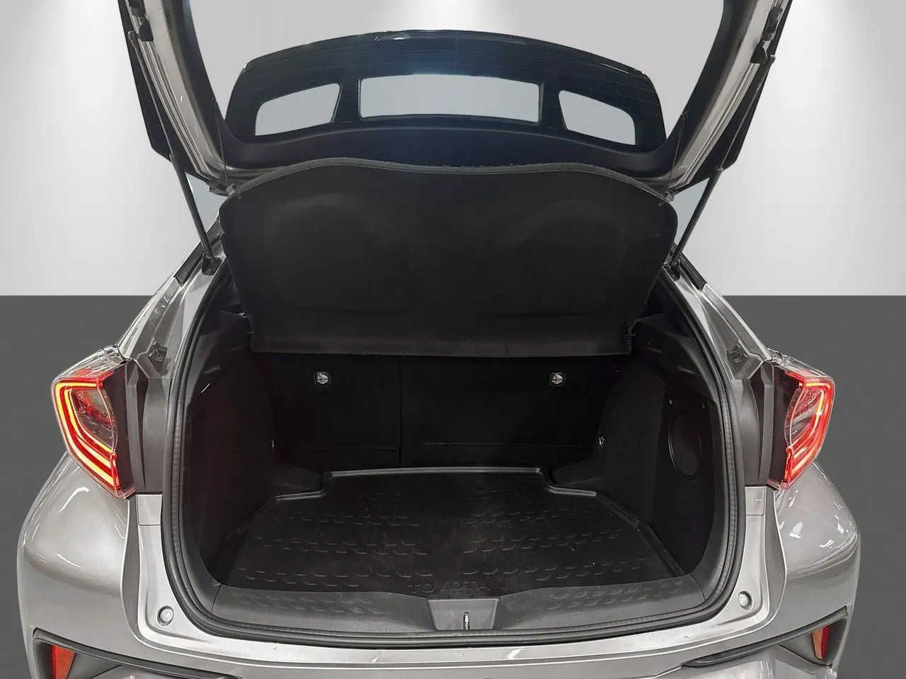 Vehicle image 14
