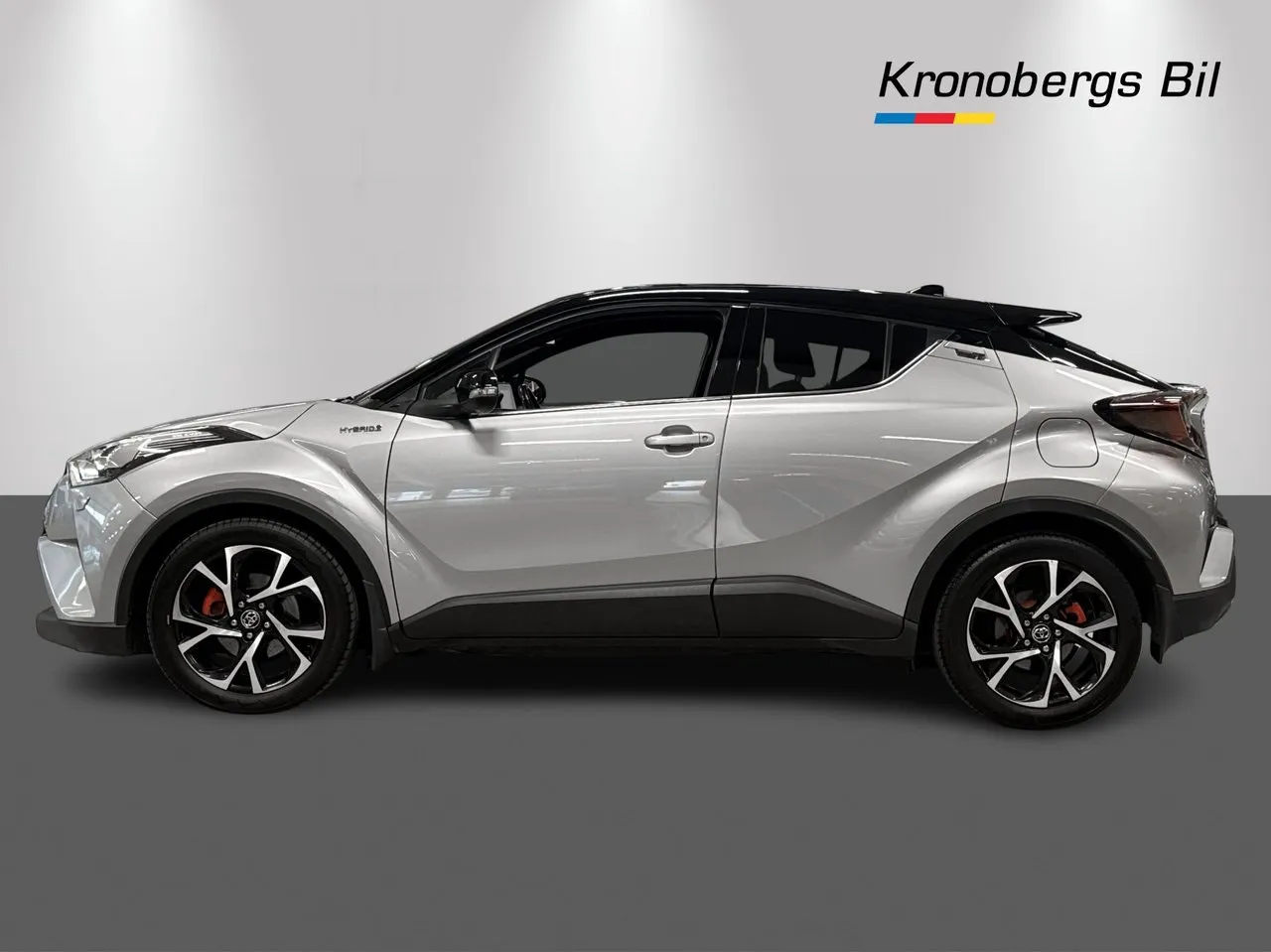 Vehicle image 3