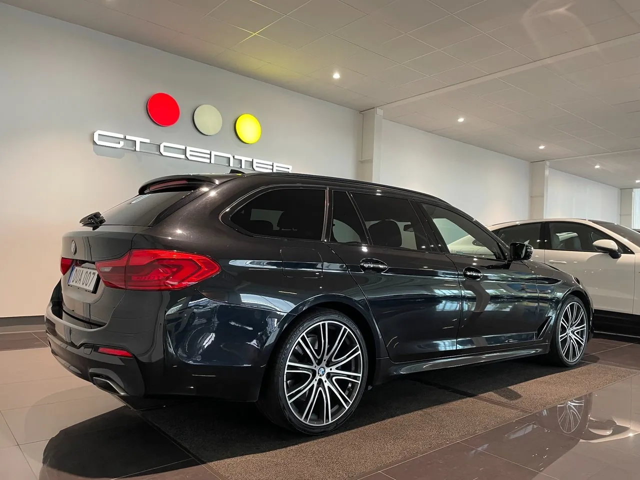 Vehicle image 7