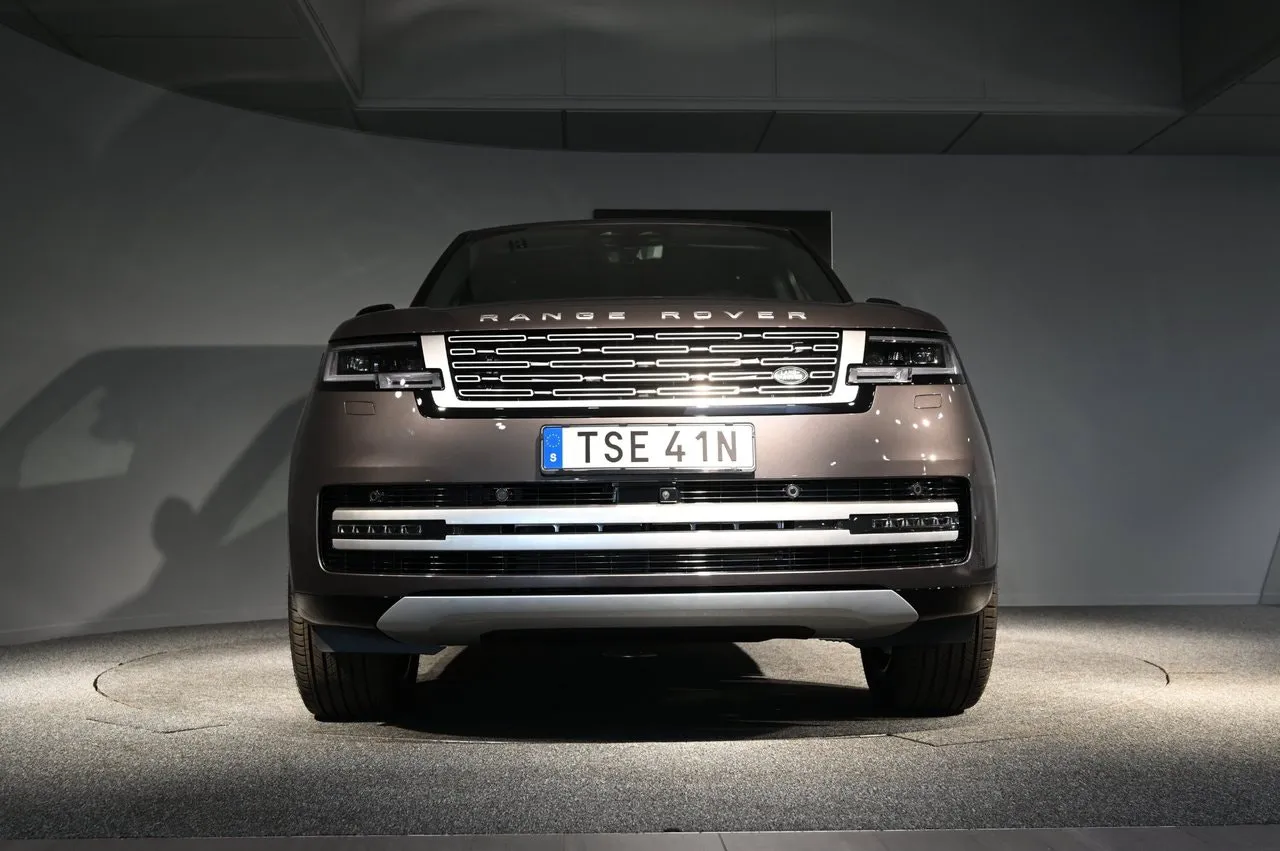 Vehicle image 8