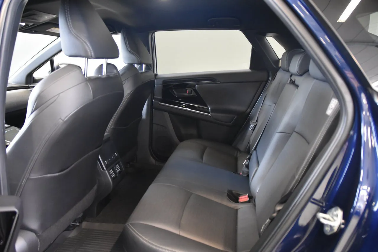 Vehicle image 15