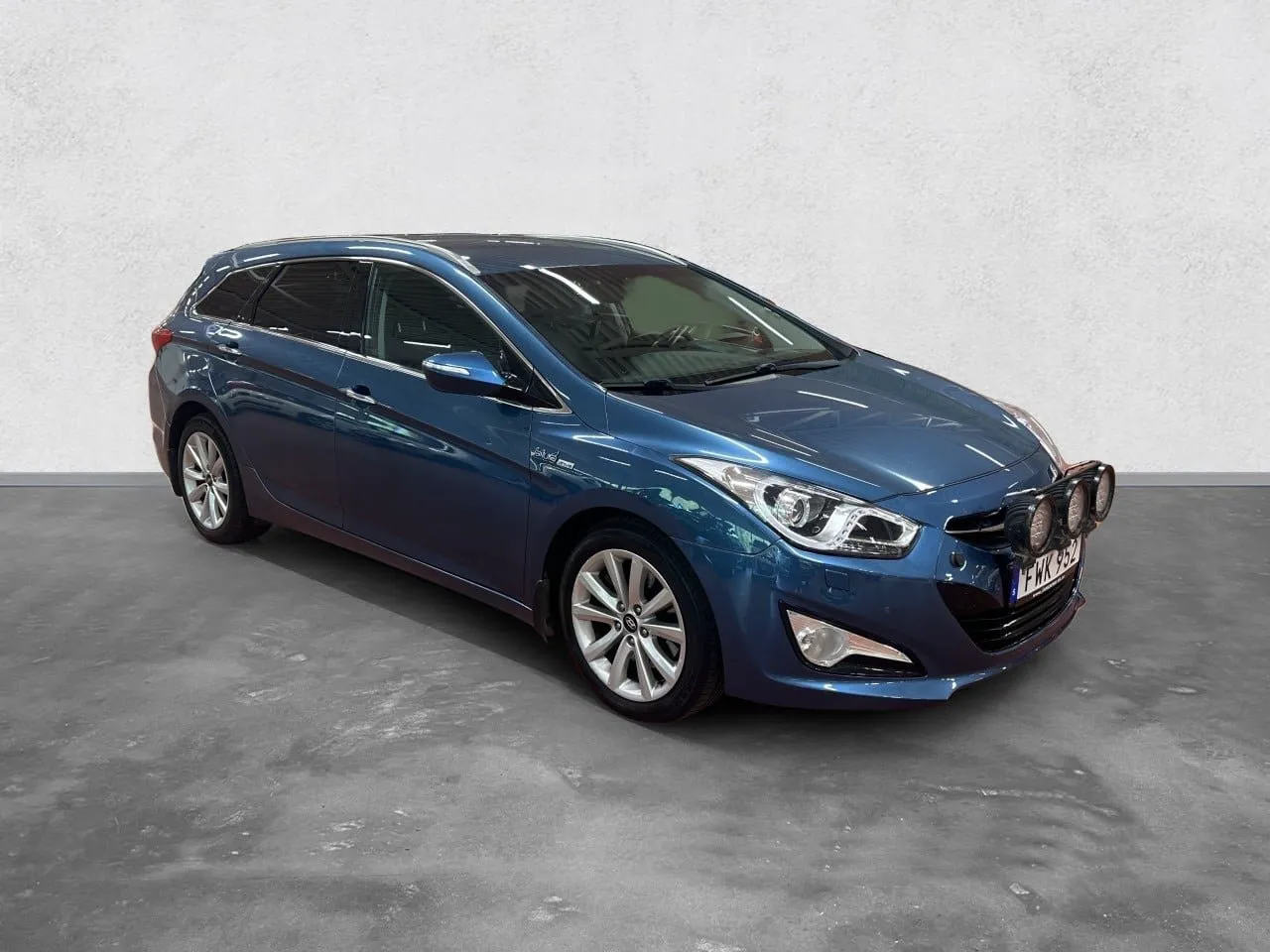 Vehicle image 6