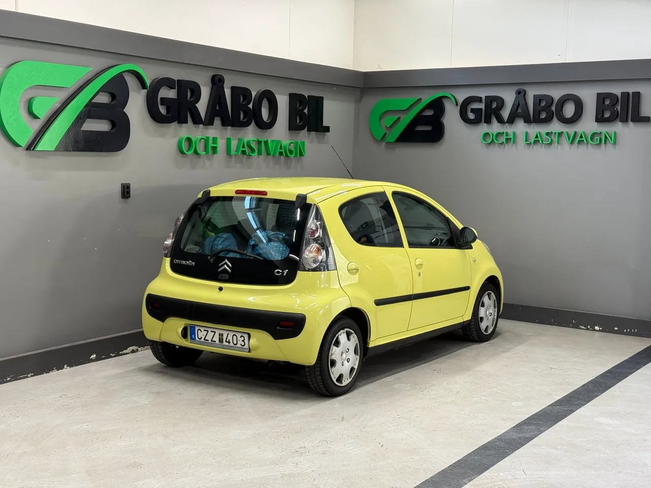 Vehicle image 4