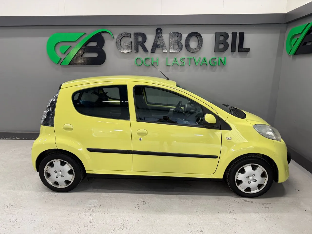 Vehicle image 5