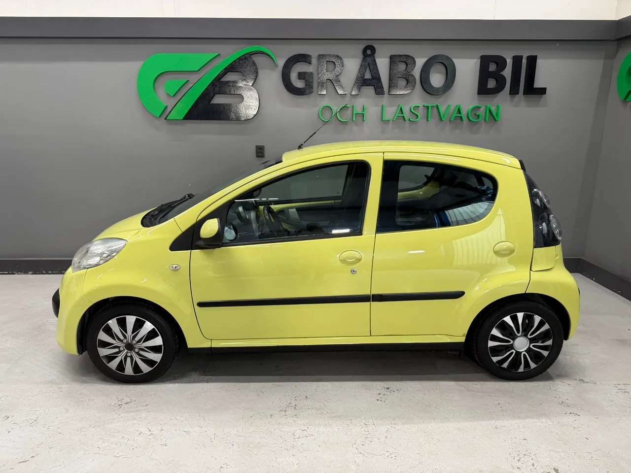 Vehicle image 1