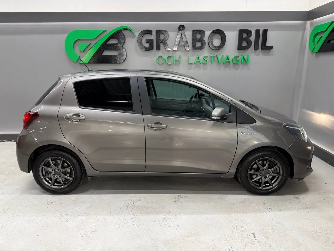 Vehicle image 5