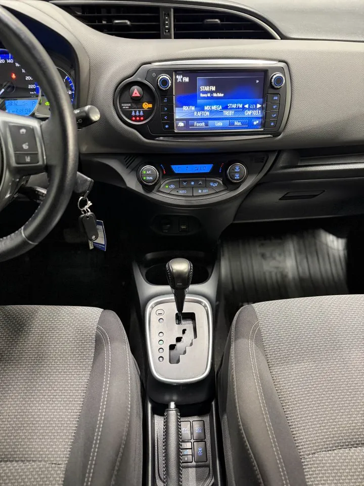 Vehicle image 14