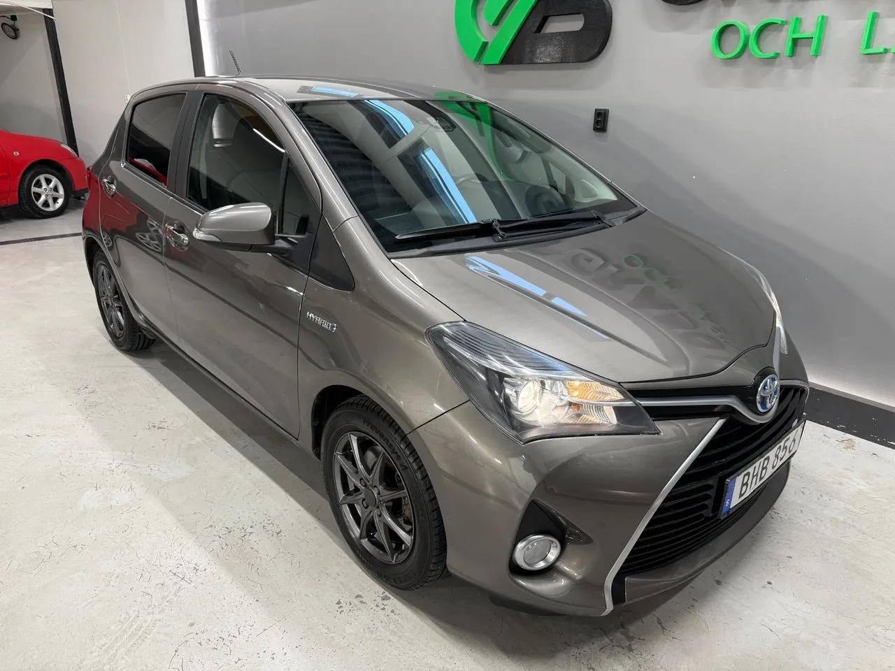 Vehicle image 6