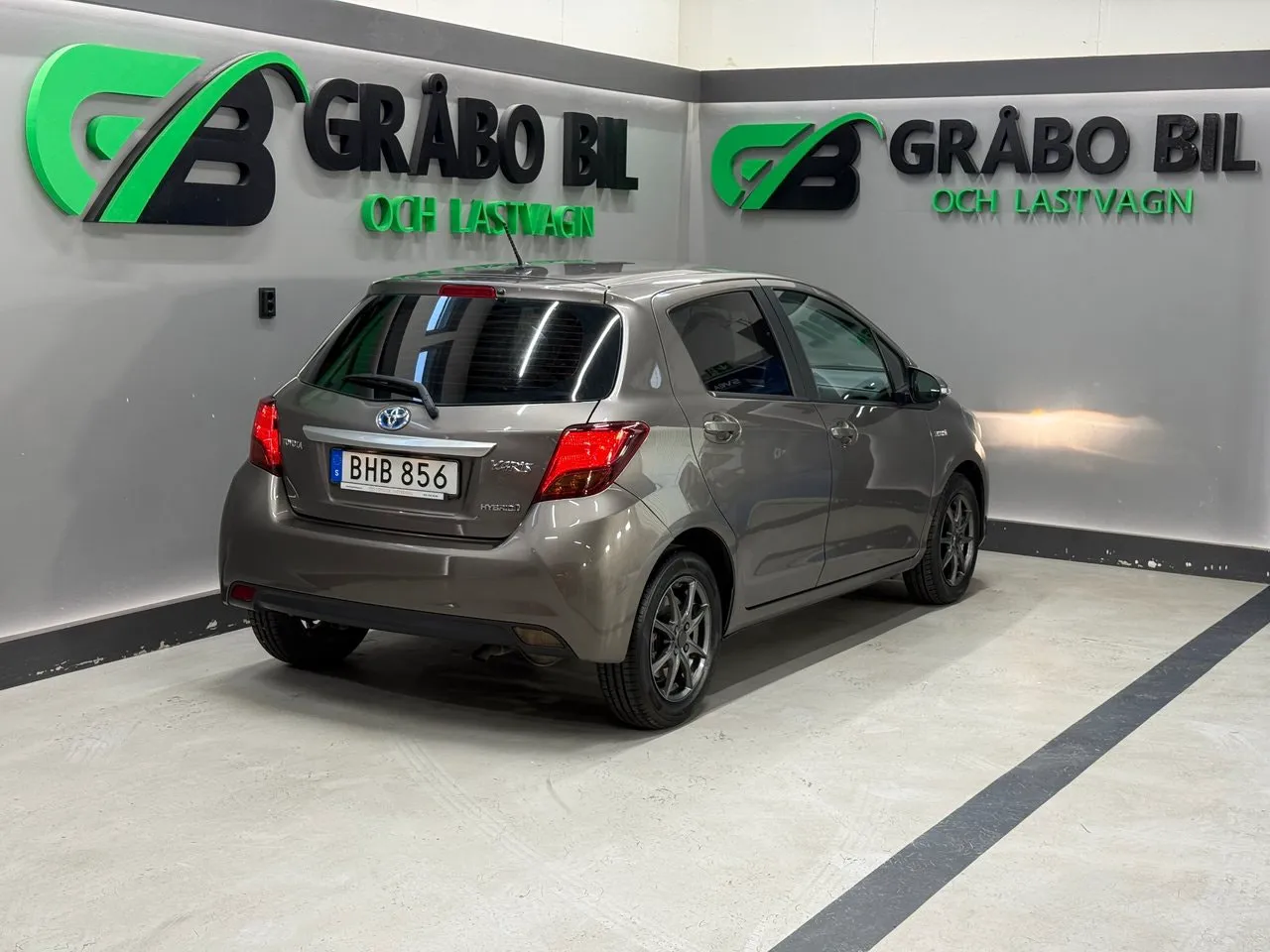Vehicle image 4