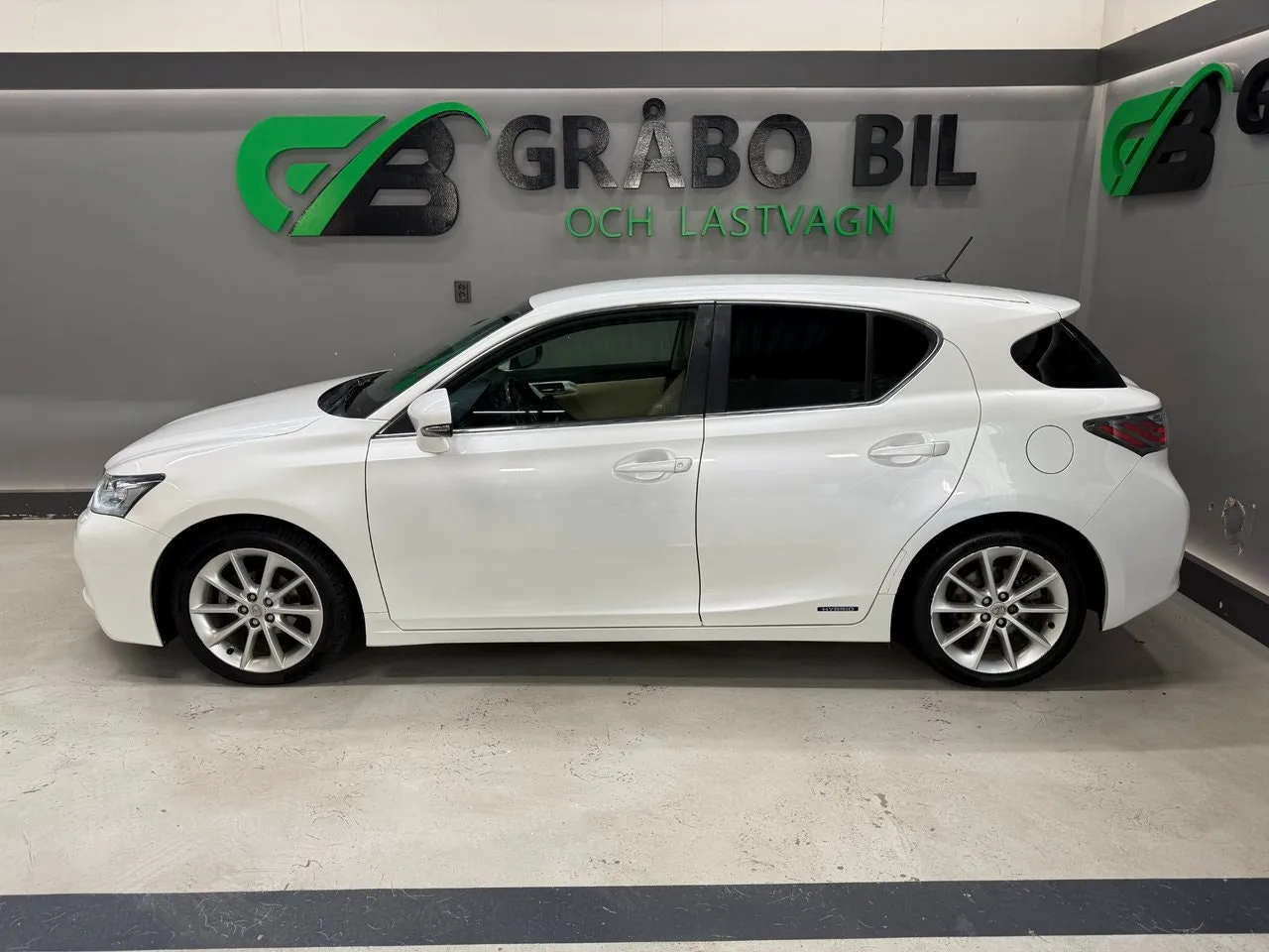 Vehicle image 1