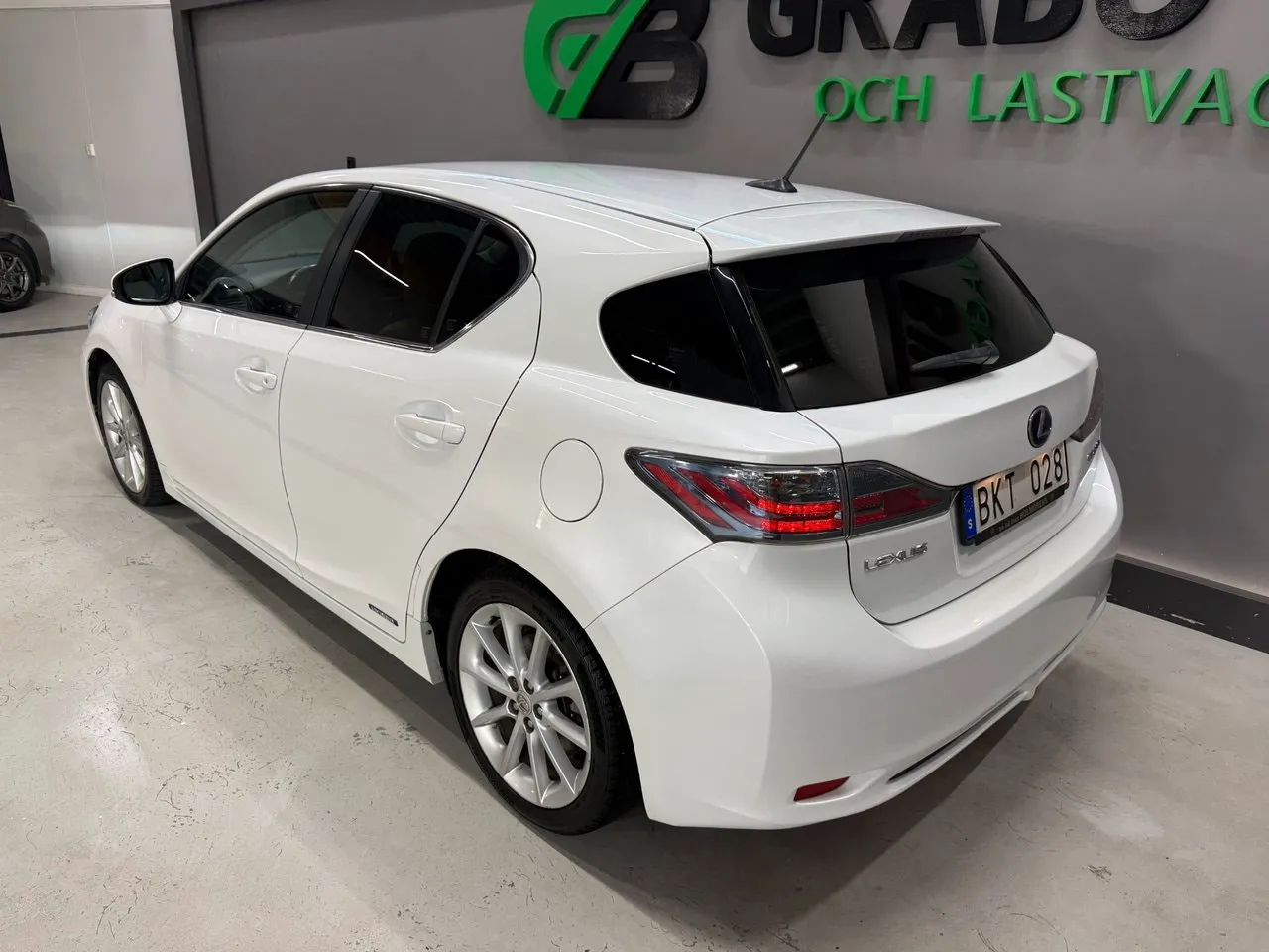 Vehicle image 2