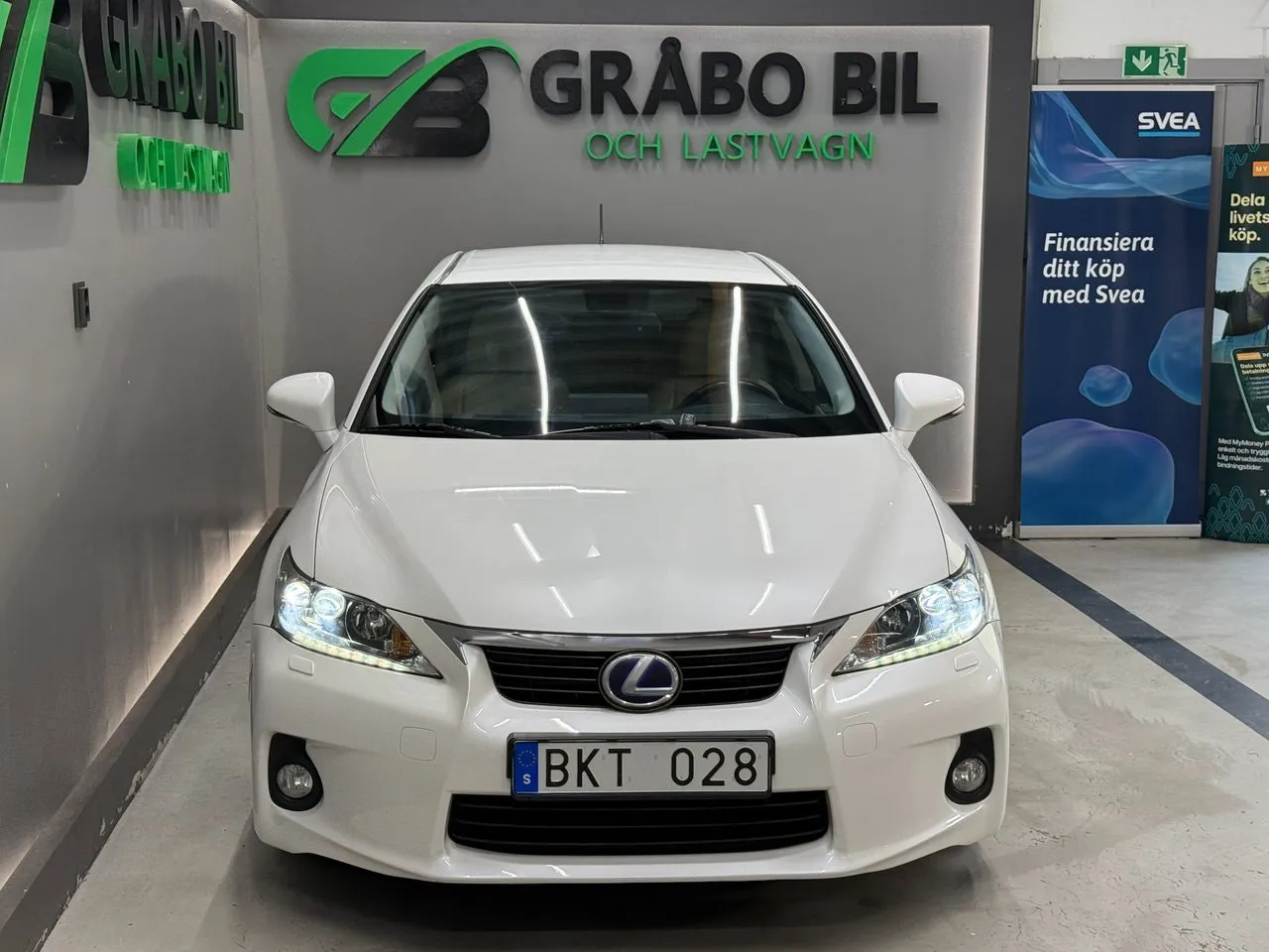 Vehicle image 3