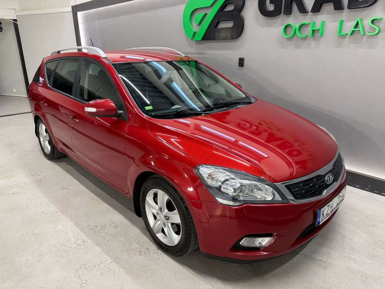 Vehicle image 6