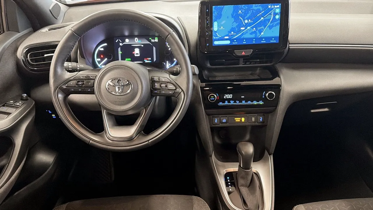 Vehicle image 13