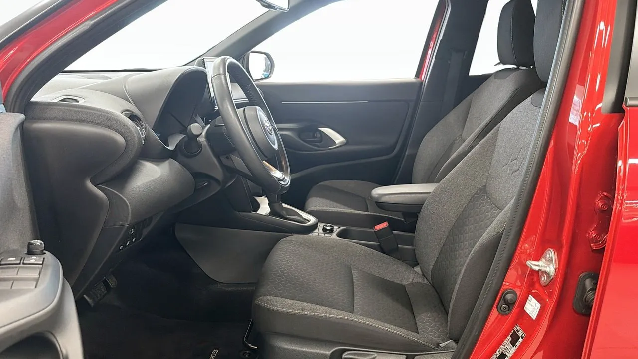 Vehicle image 10