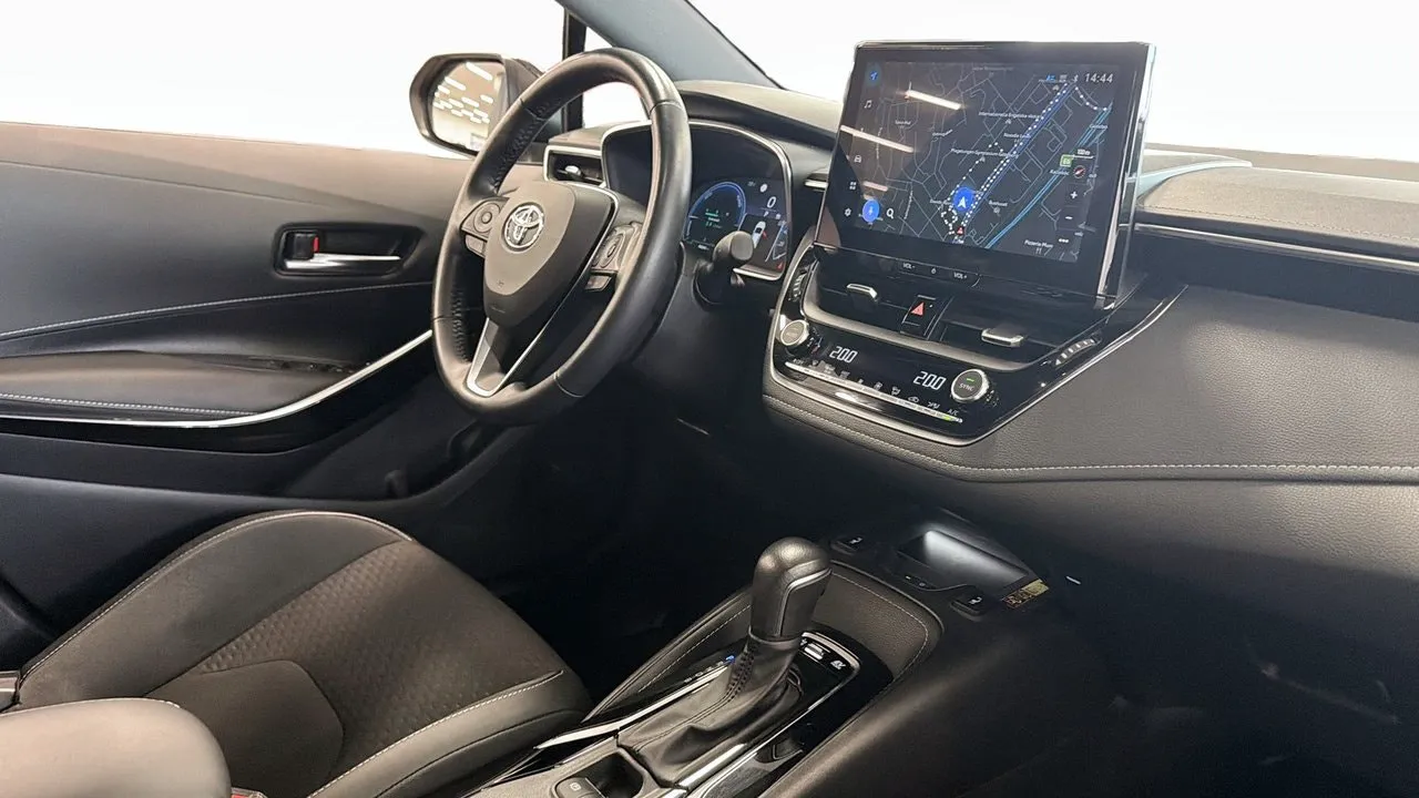 Vehicle image 14