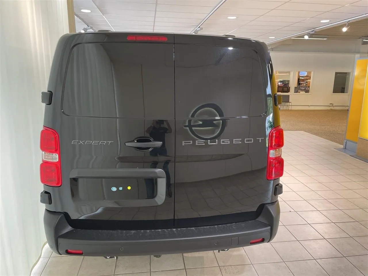 Vehicle image 17
