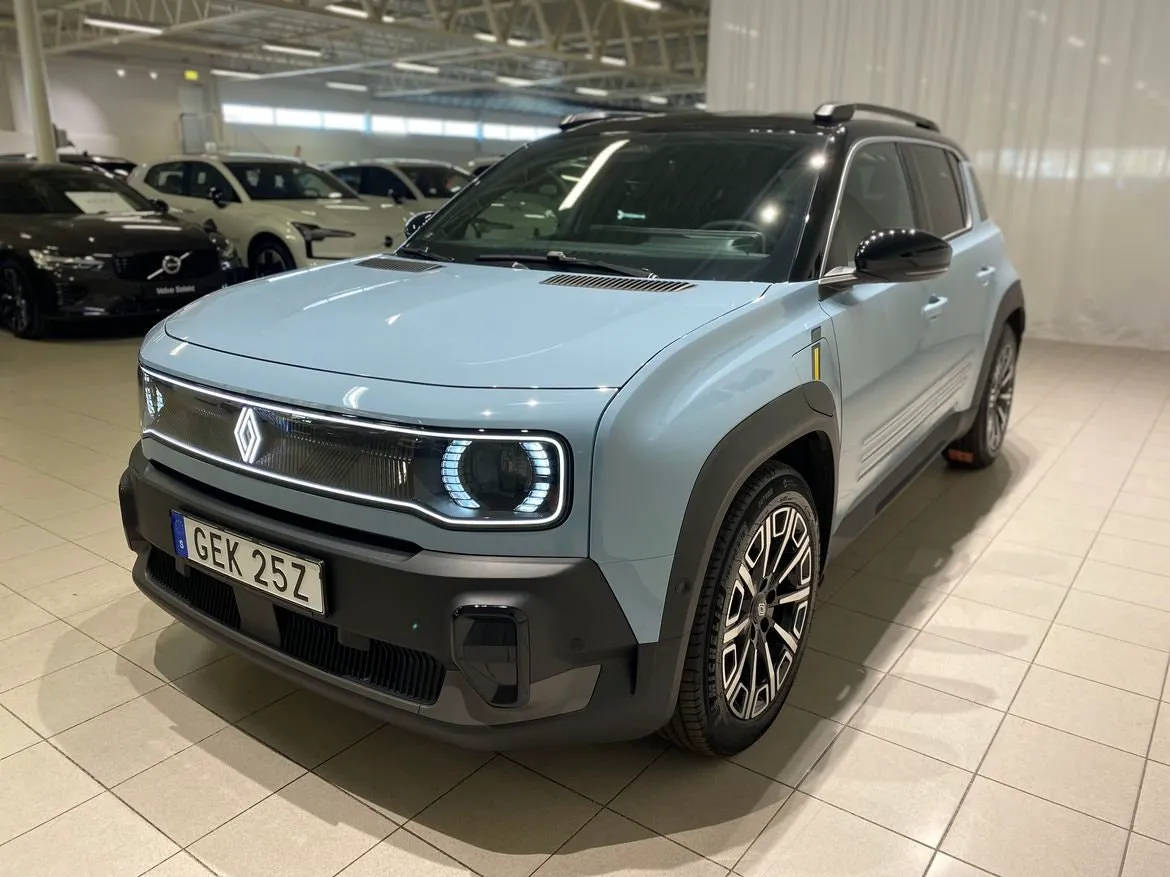Vehicle image 5