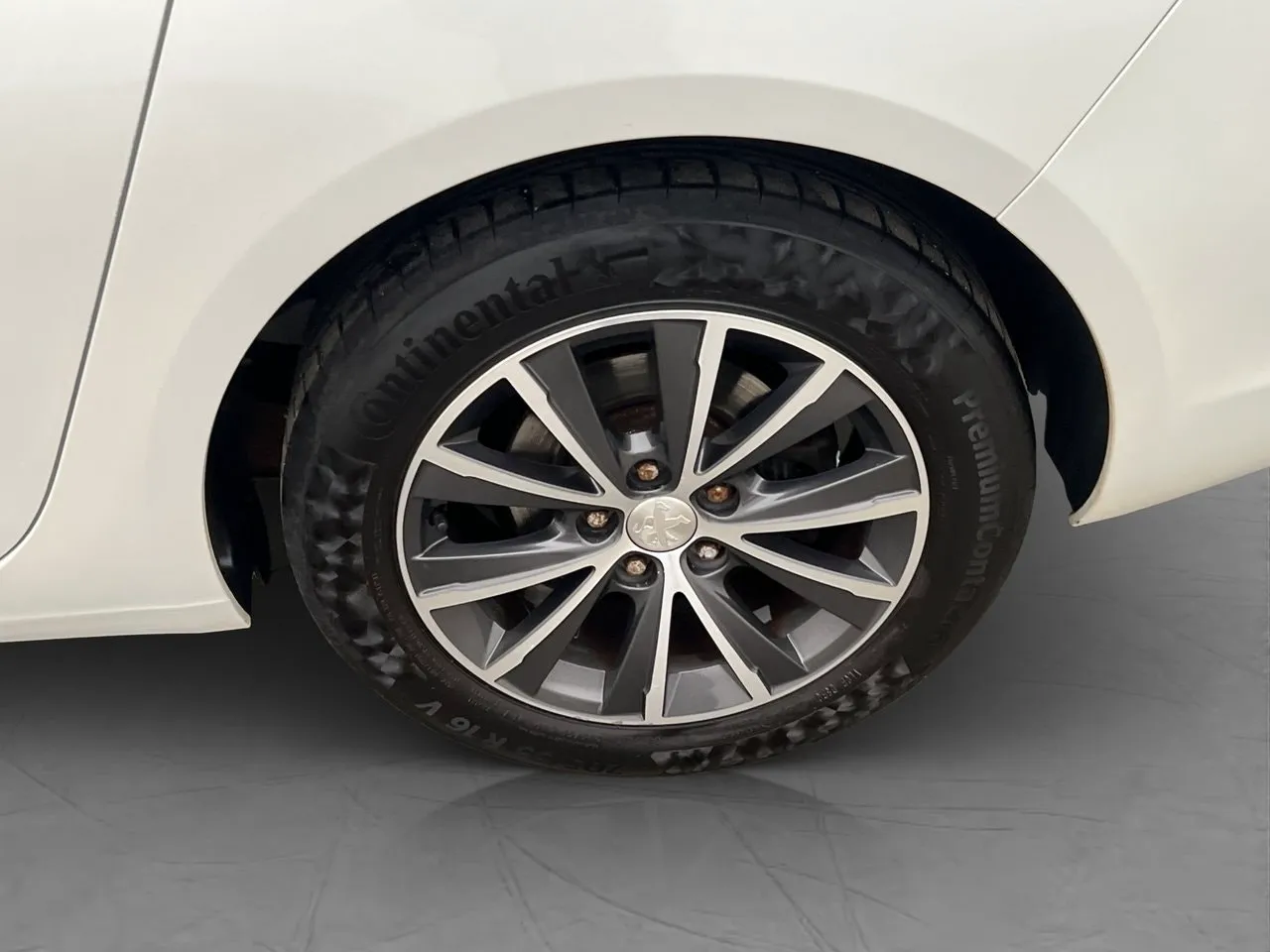 Vehicle image 30