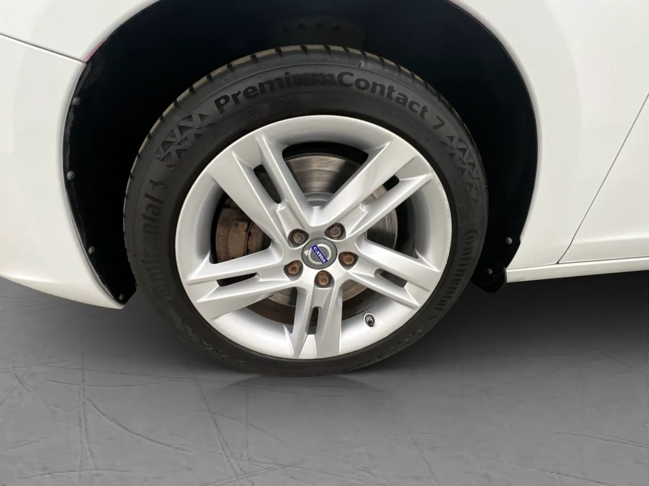 Vehicle image 24