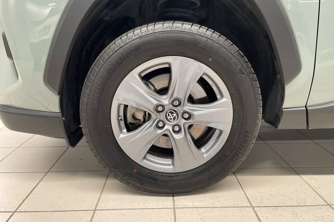 Vehicle image 16