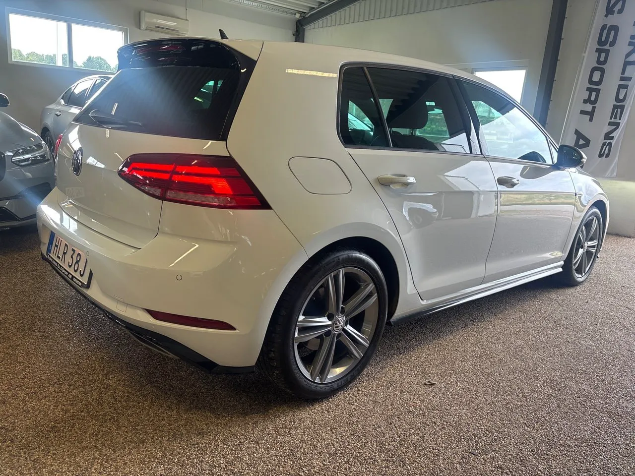 Vehicle image 9