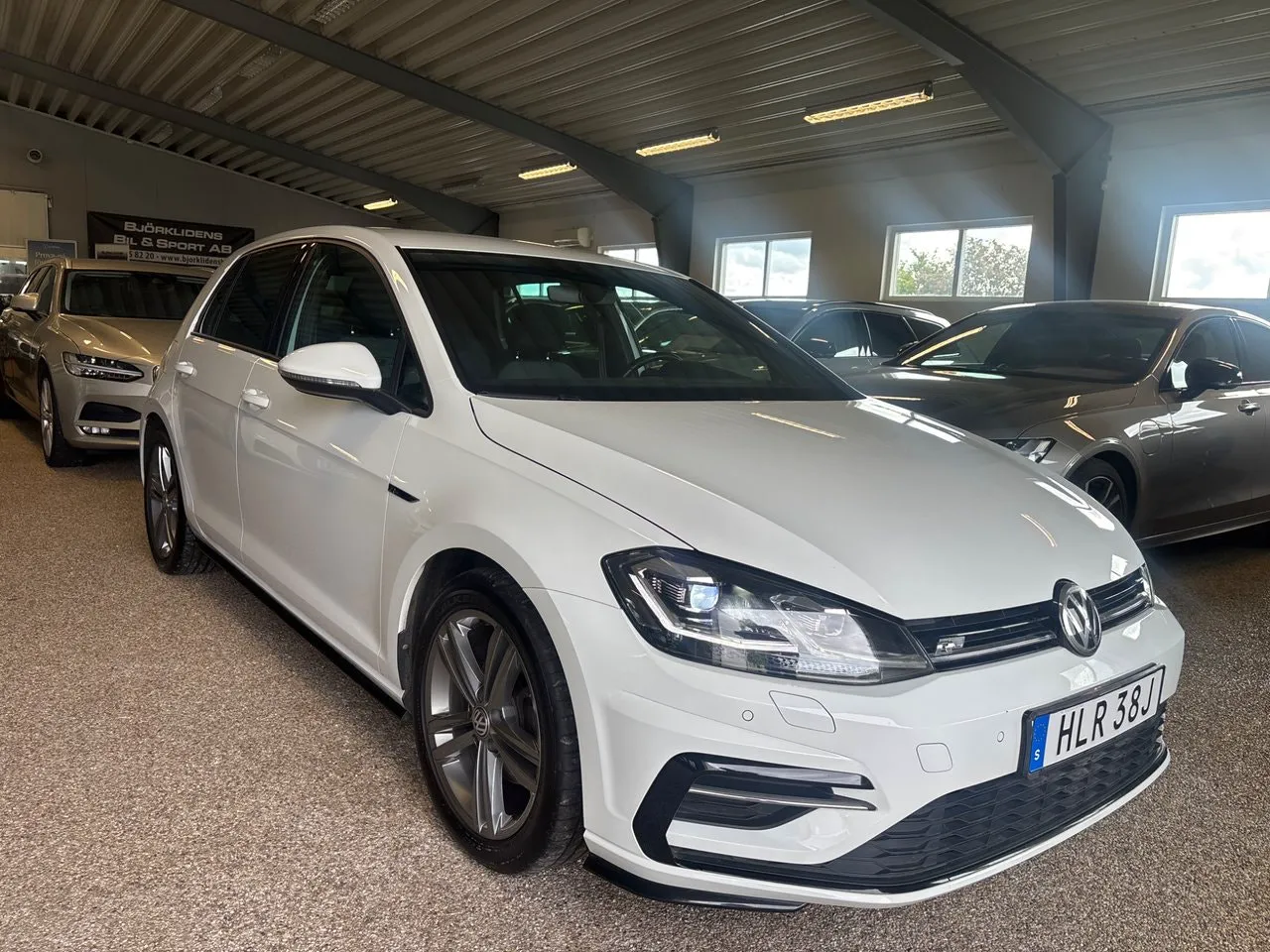 Vehicle image 7