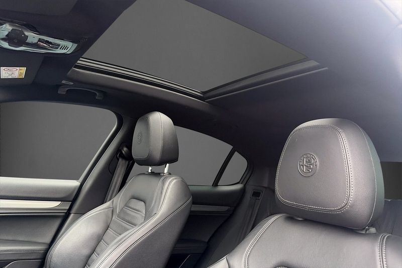 Alfa Romeo Stelvio bild 12