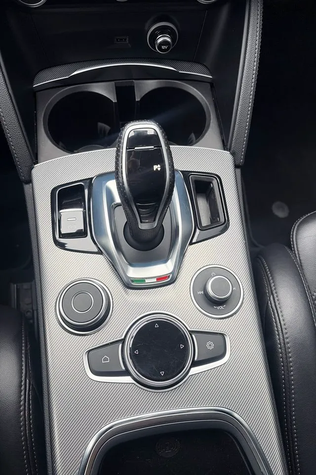 Vehicle image 14
