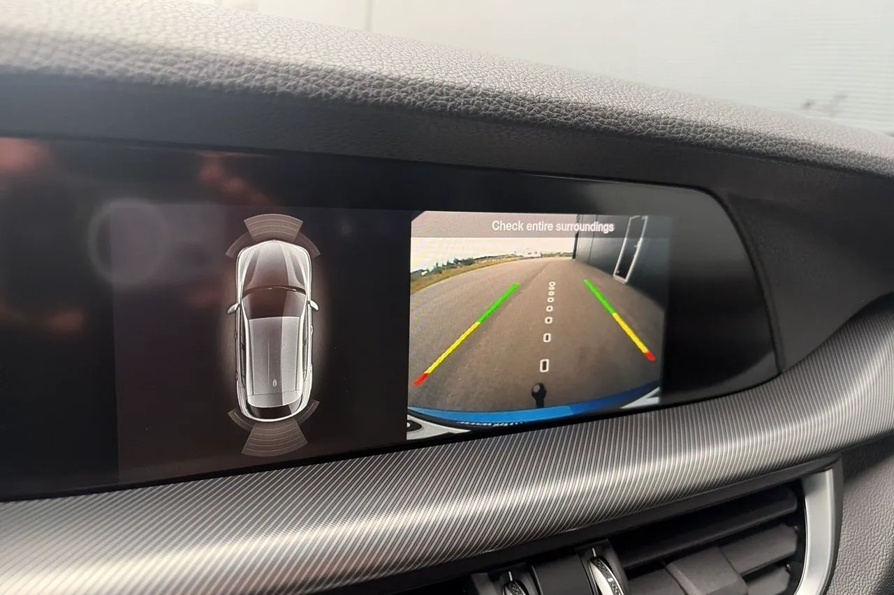 Vehicle image 18