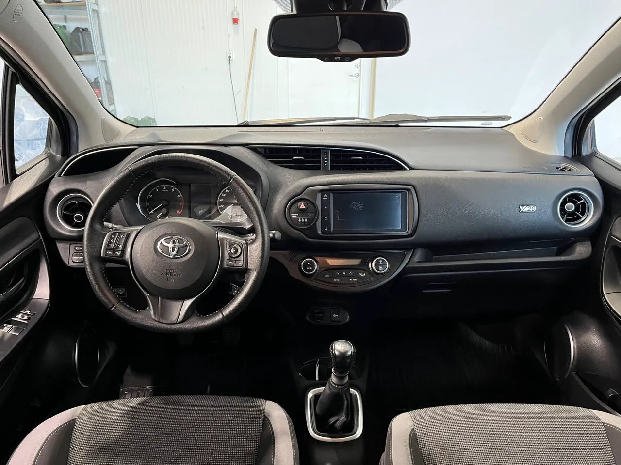Vehicle image 11