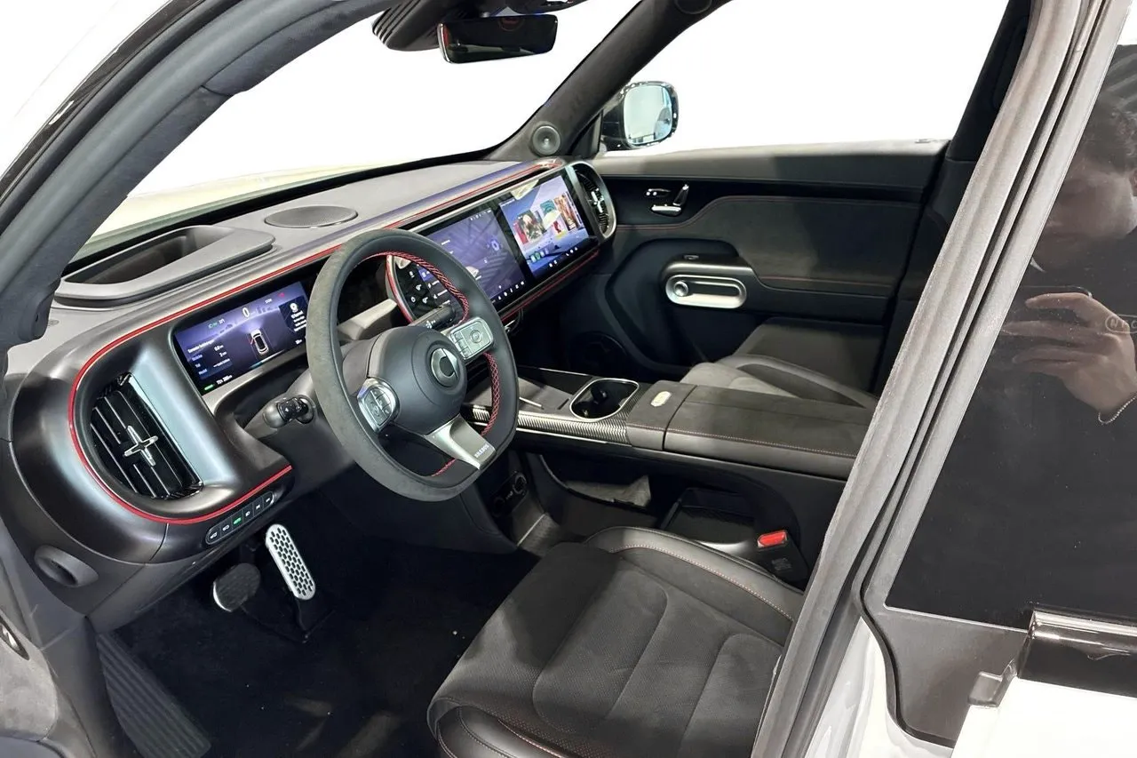 Vehicle image 5