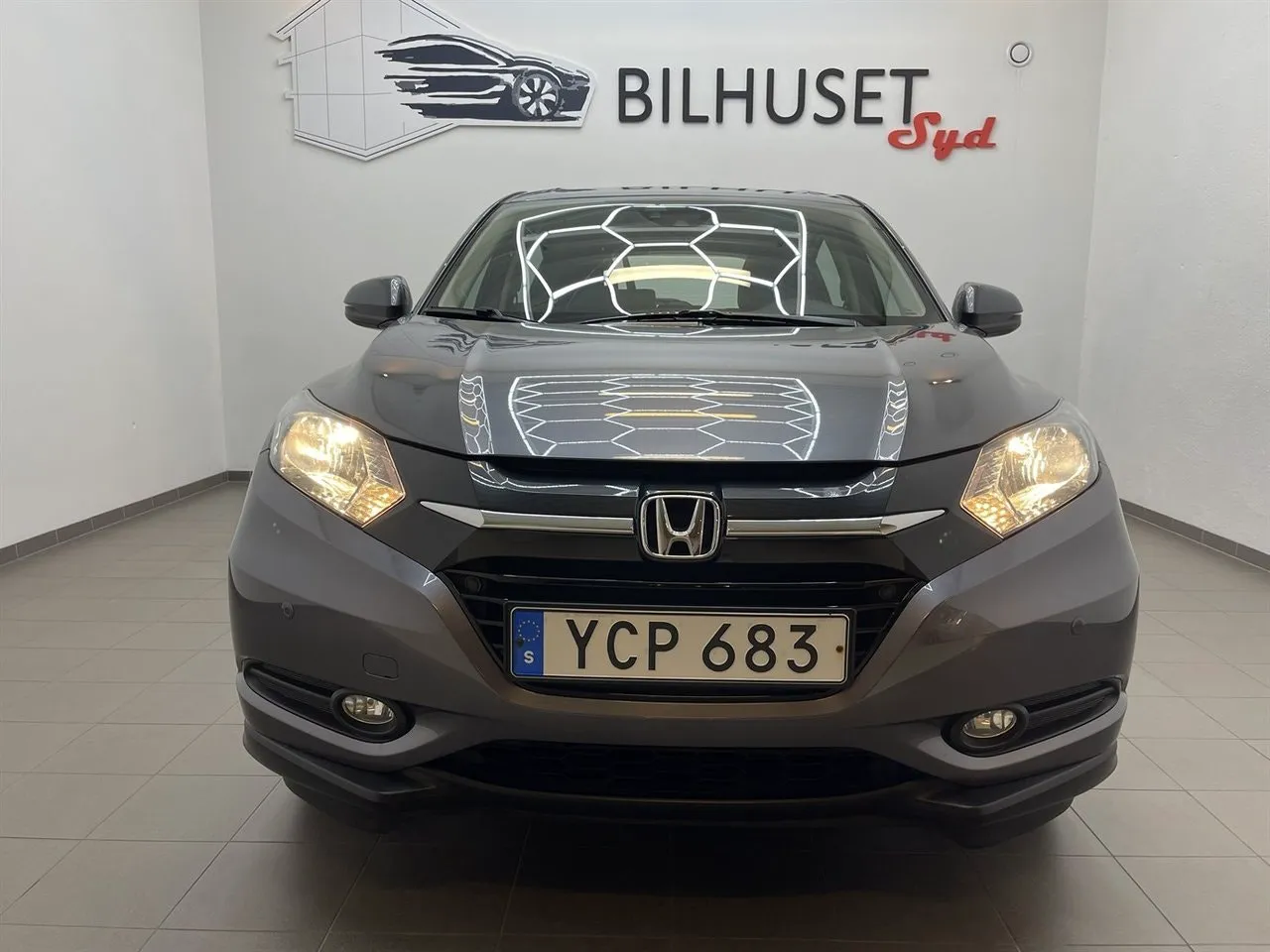 Vehicle image 3