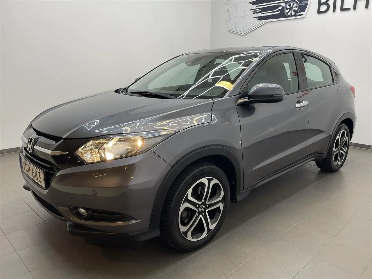 Vehicle image 4