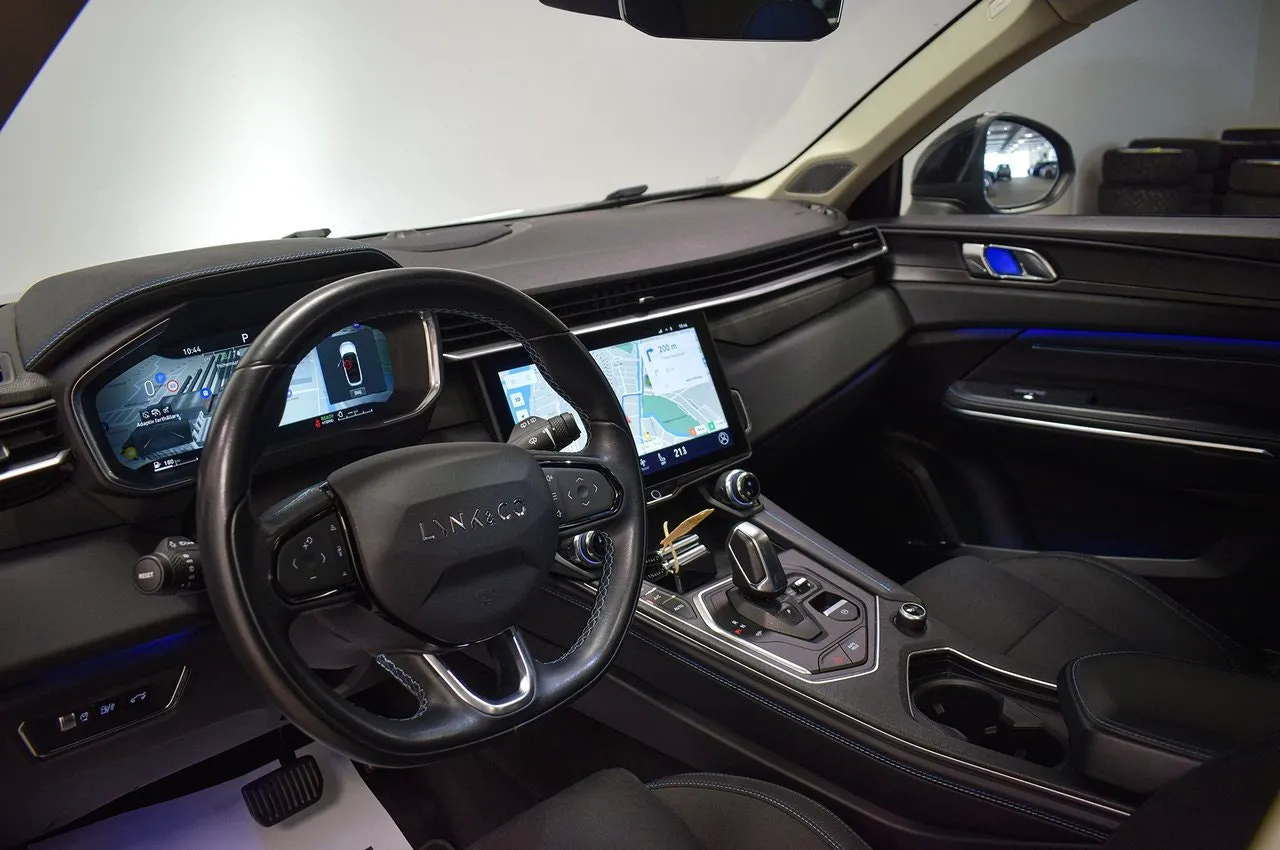 Vehicle image 8