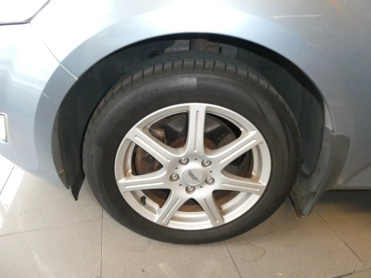 Vehicle image 5