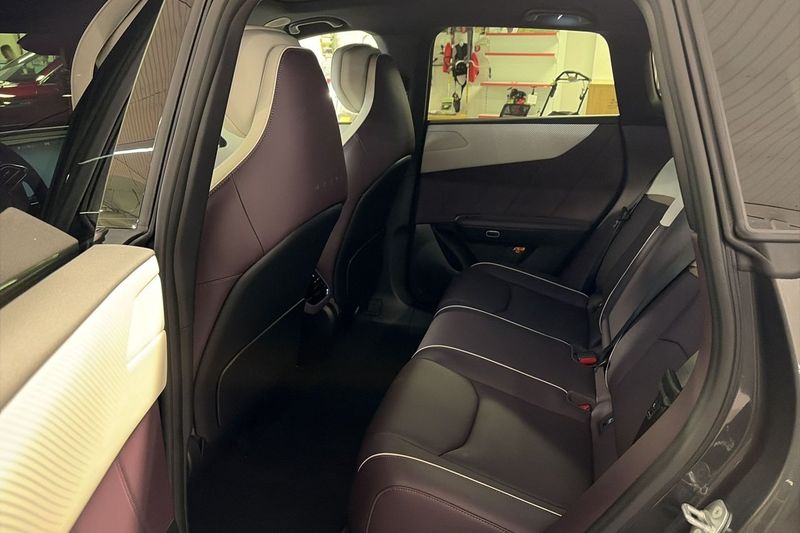 Mazda CX-6e bild 7