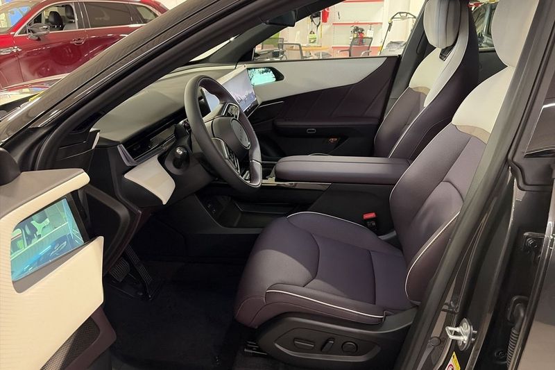 Mazda CX-6e bild 9
