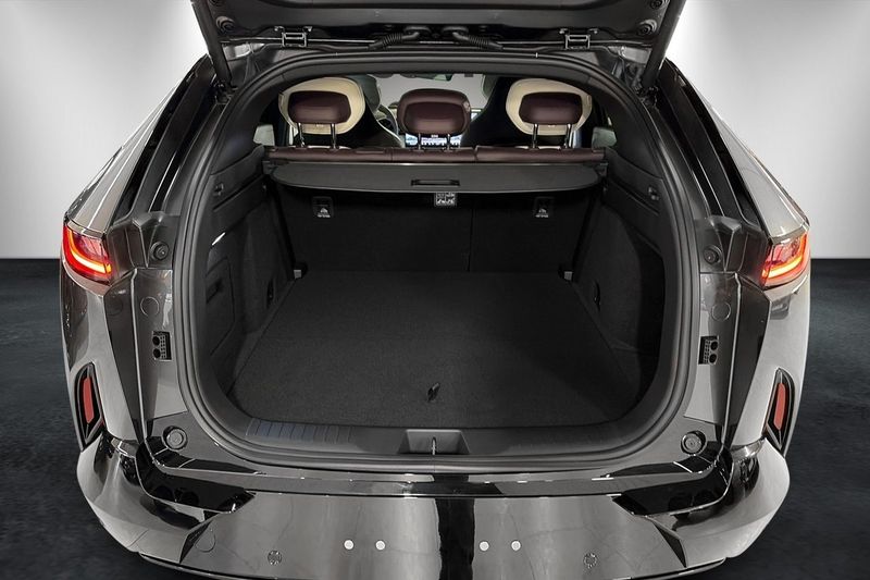 Mazda CX-6e bild 6