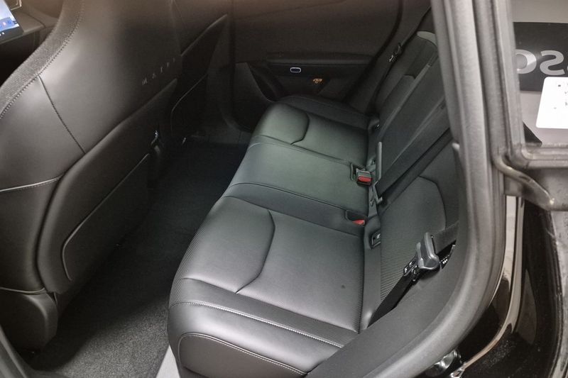 Mazda CX-6e bild 7