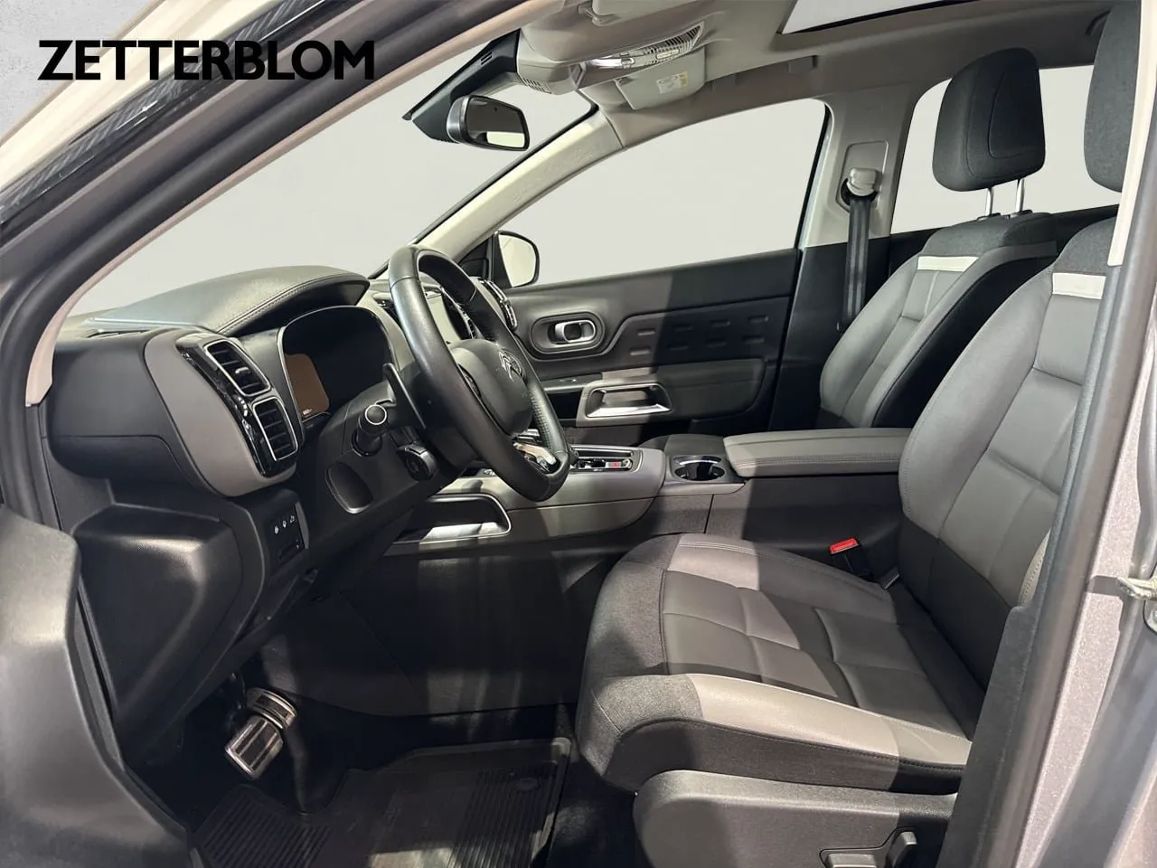Vehicle image 6