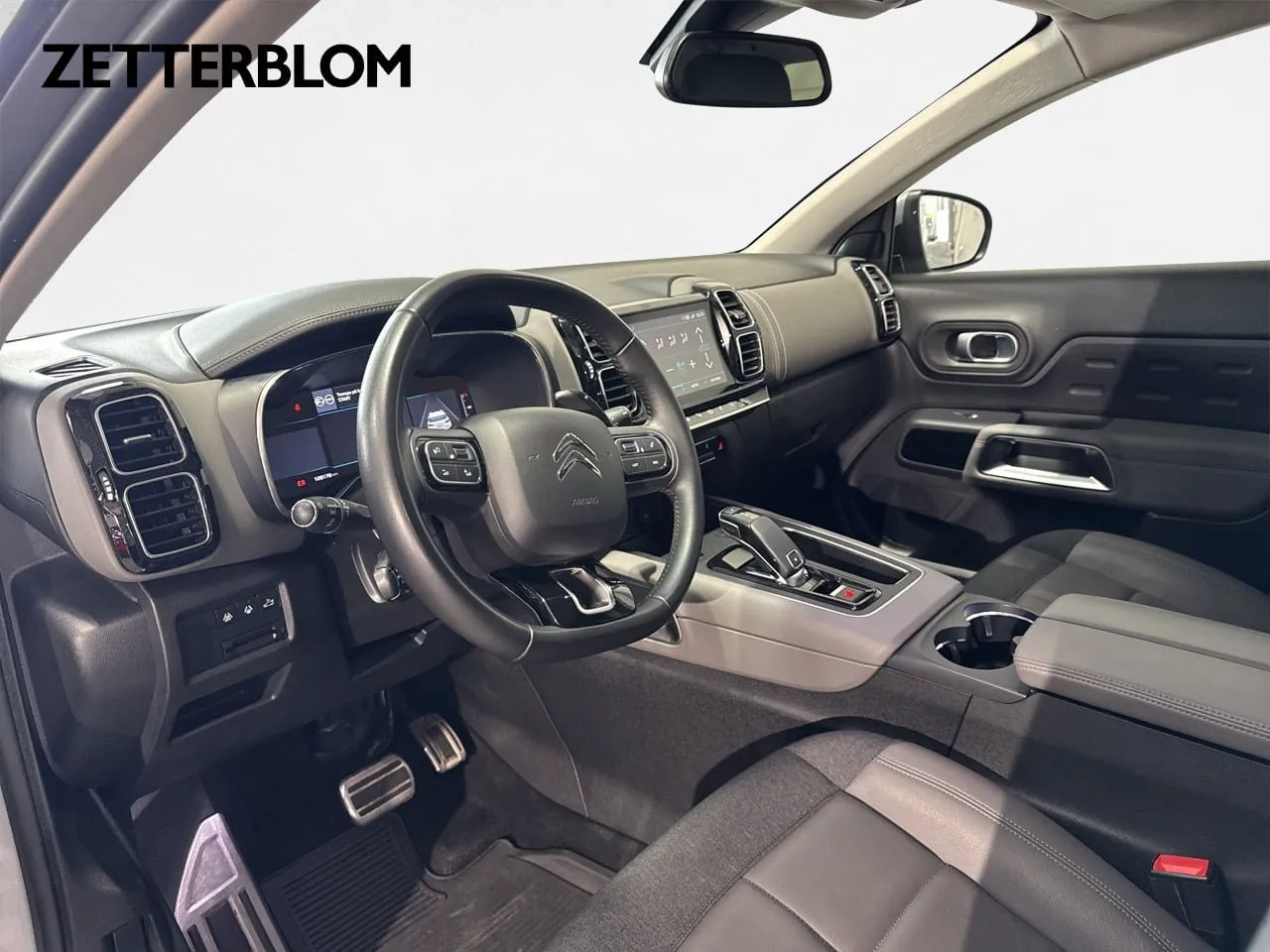 Vehicle image 7