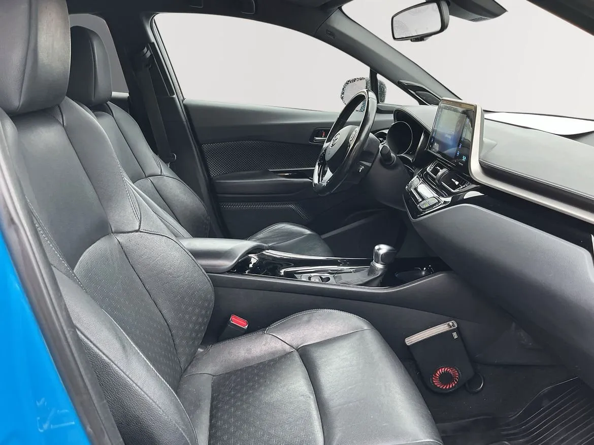 Vehicle image 6